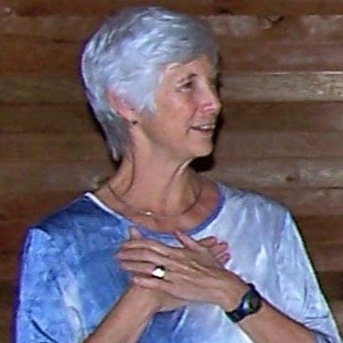 donna_hands.webp